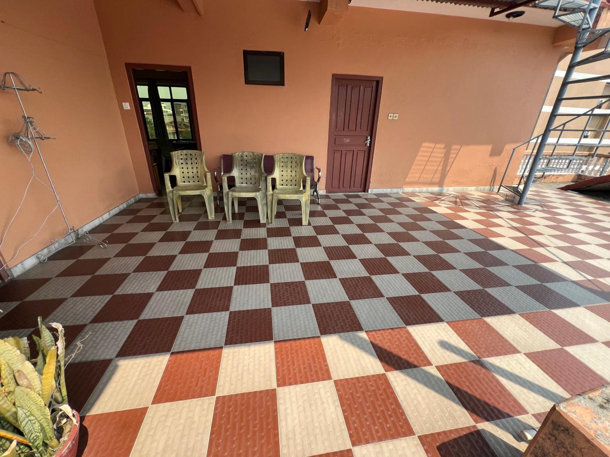 Hotel Diplomat Pokhara Buitenkant foto