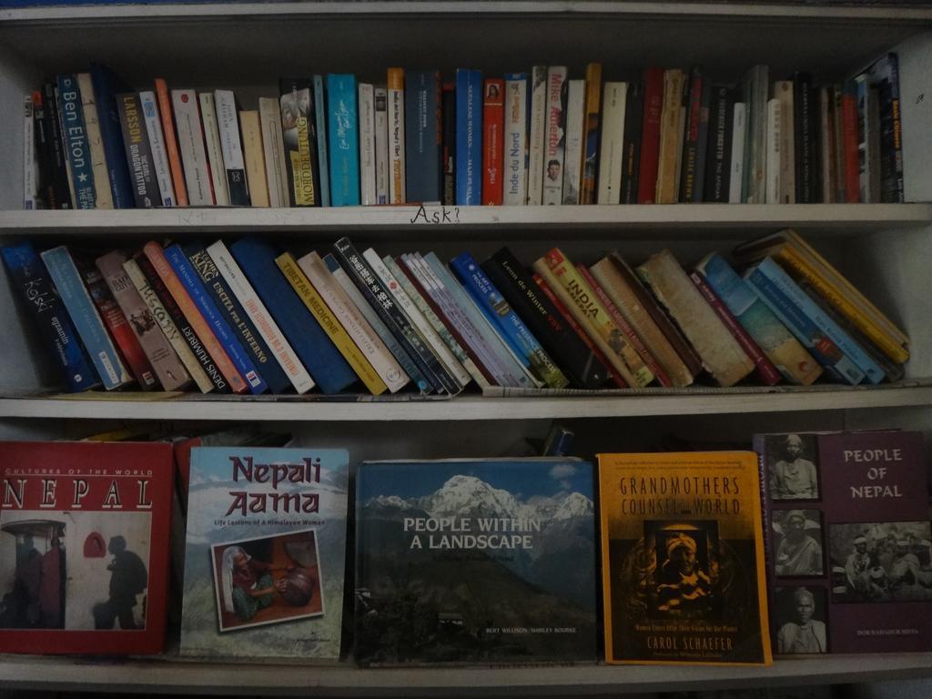 Hotel Diplomat Pokhara Buitenkant foto