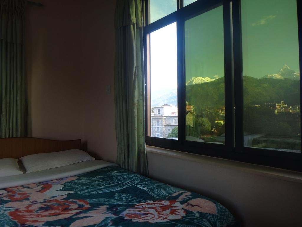 Hotel Diplomat Pokhara Buitenkant foto