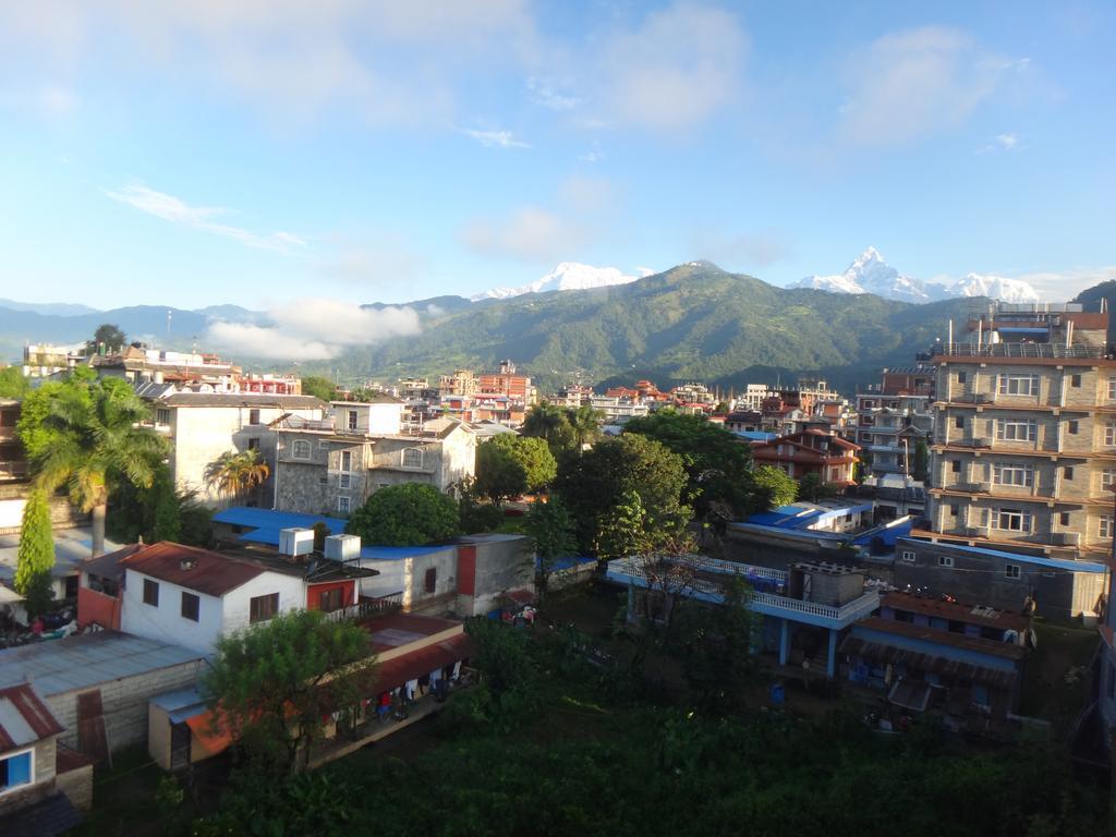 Hotel Diplomat Pokhara Buitenkant foto