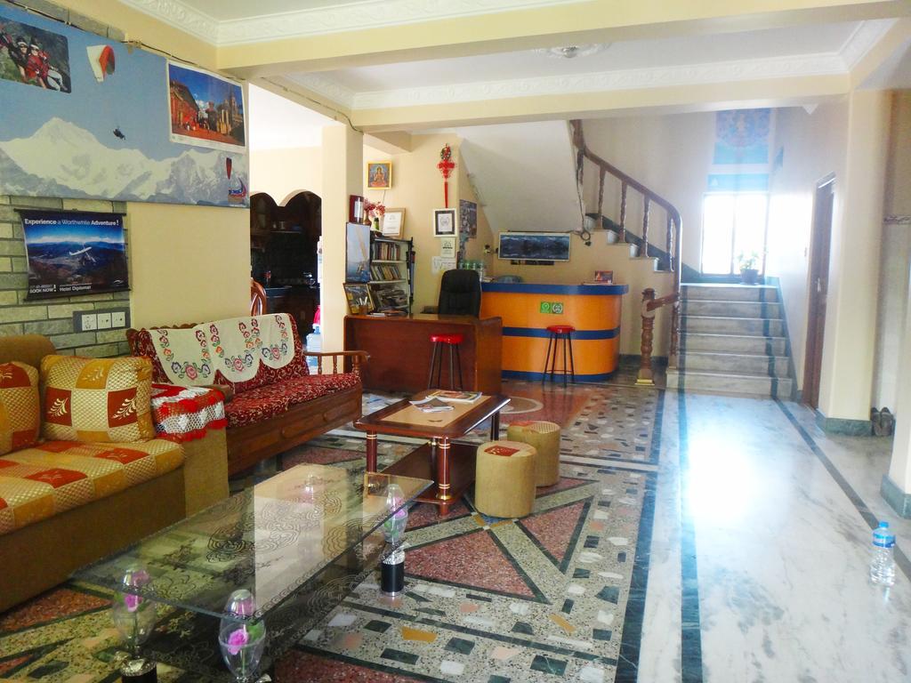 Hotel Diplomat Pokhara Buitenkant foto