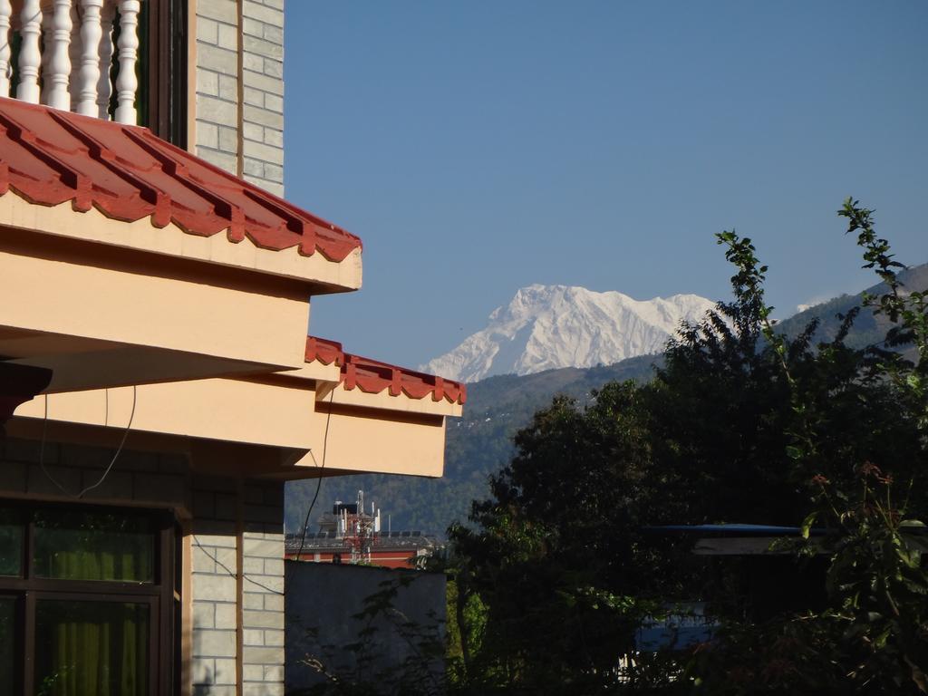Hotel Diplomat Pokhara Buitenkant foto