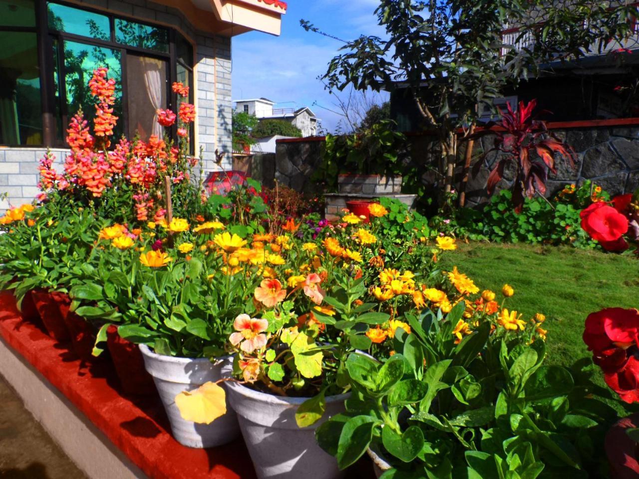 Hotel Diplomat Pokhara Buitenkant foto