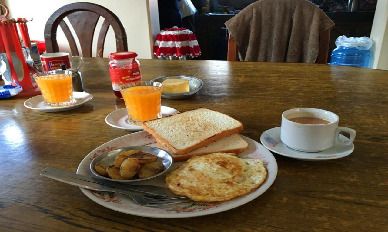 Hotel Diplomat Pokhara Buitenkant foto