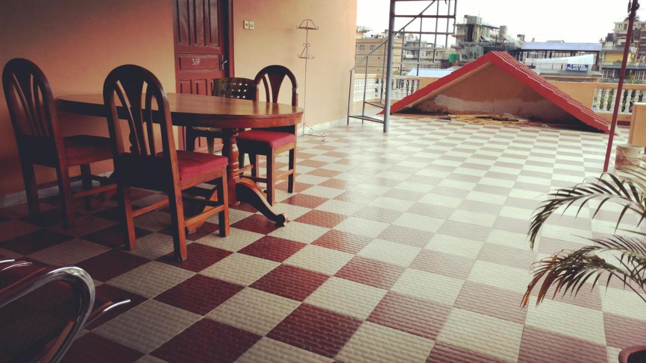 Hotel Diplomat Pokhara Buitenkant foto