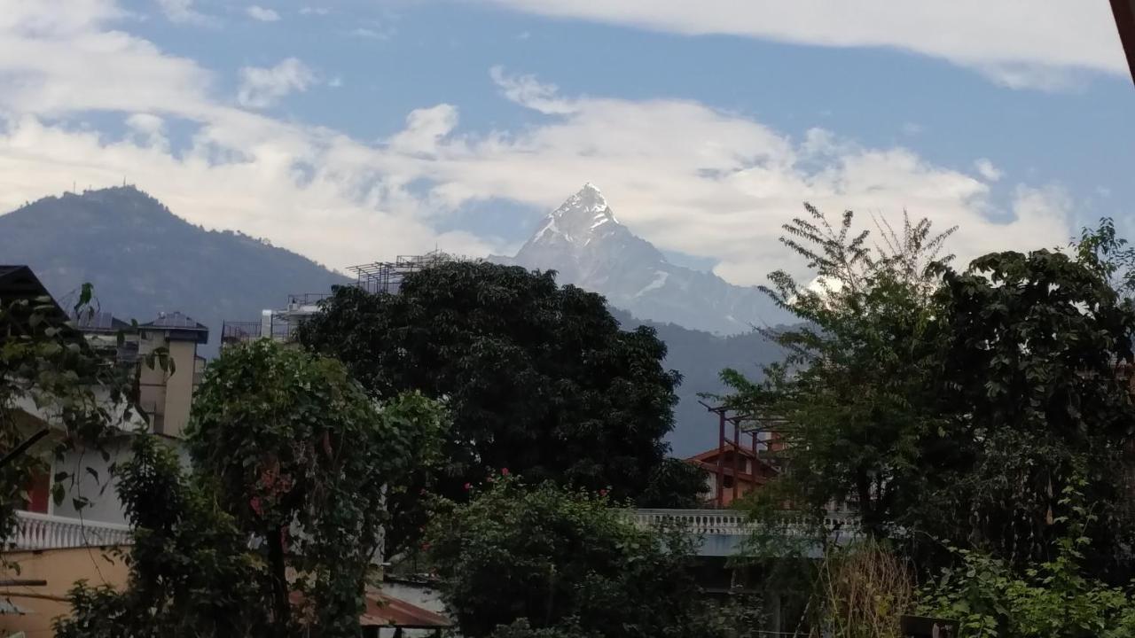 Hotel Diplomat Pokhara Buitenkant foto