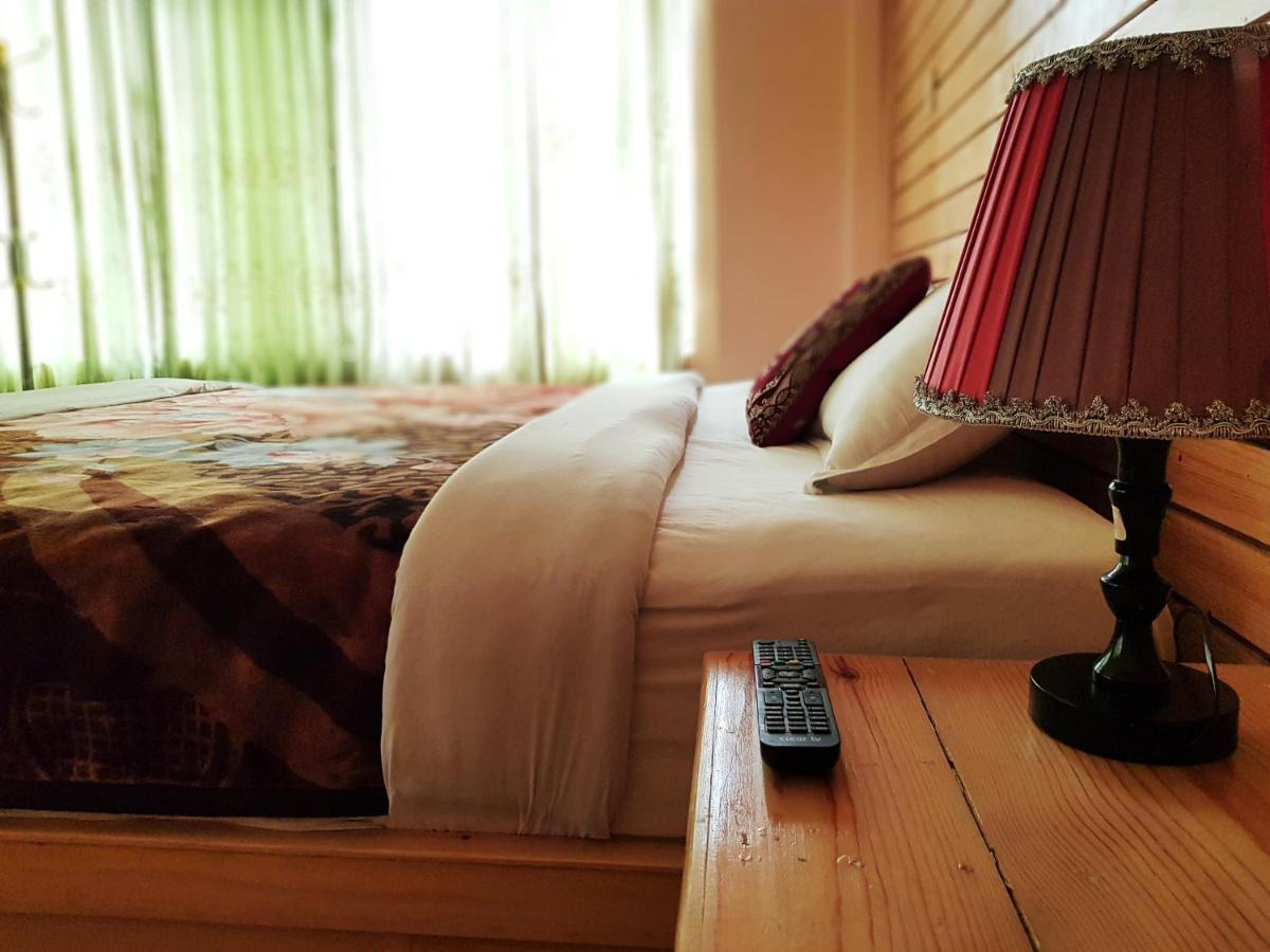 Hotel Diplomat Pokhara Buitenkant foto