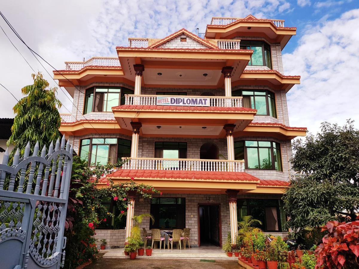 Hotel Diplomat Pokhara Buitenkant foto