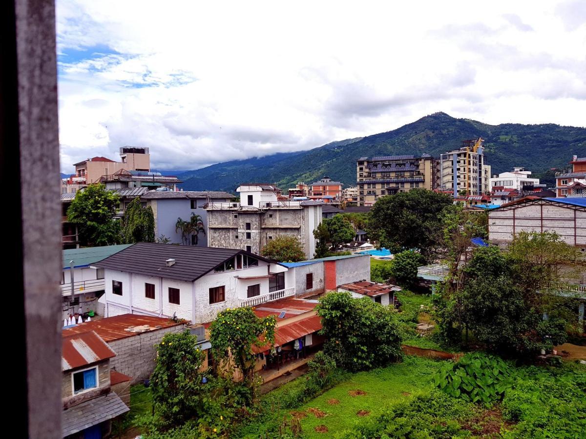 Hotel Diplomat Pokhara Buitenkant foto