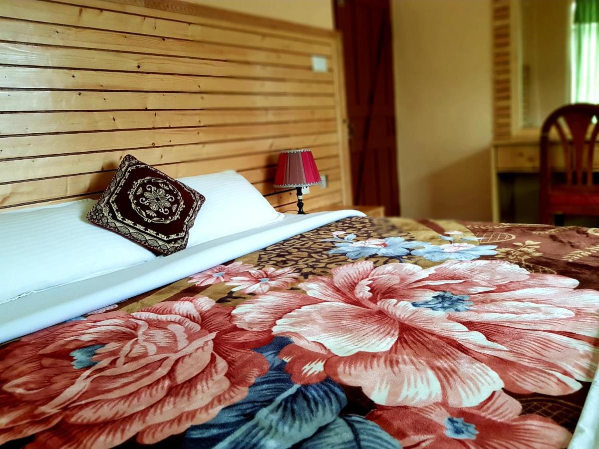 Hotel Diplomat Pokhara Buitenkant foto