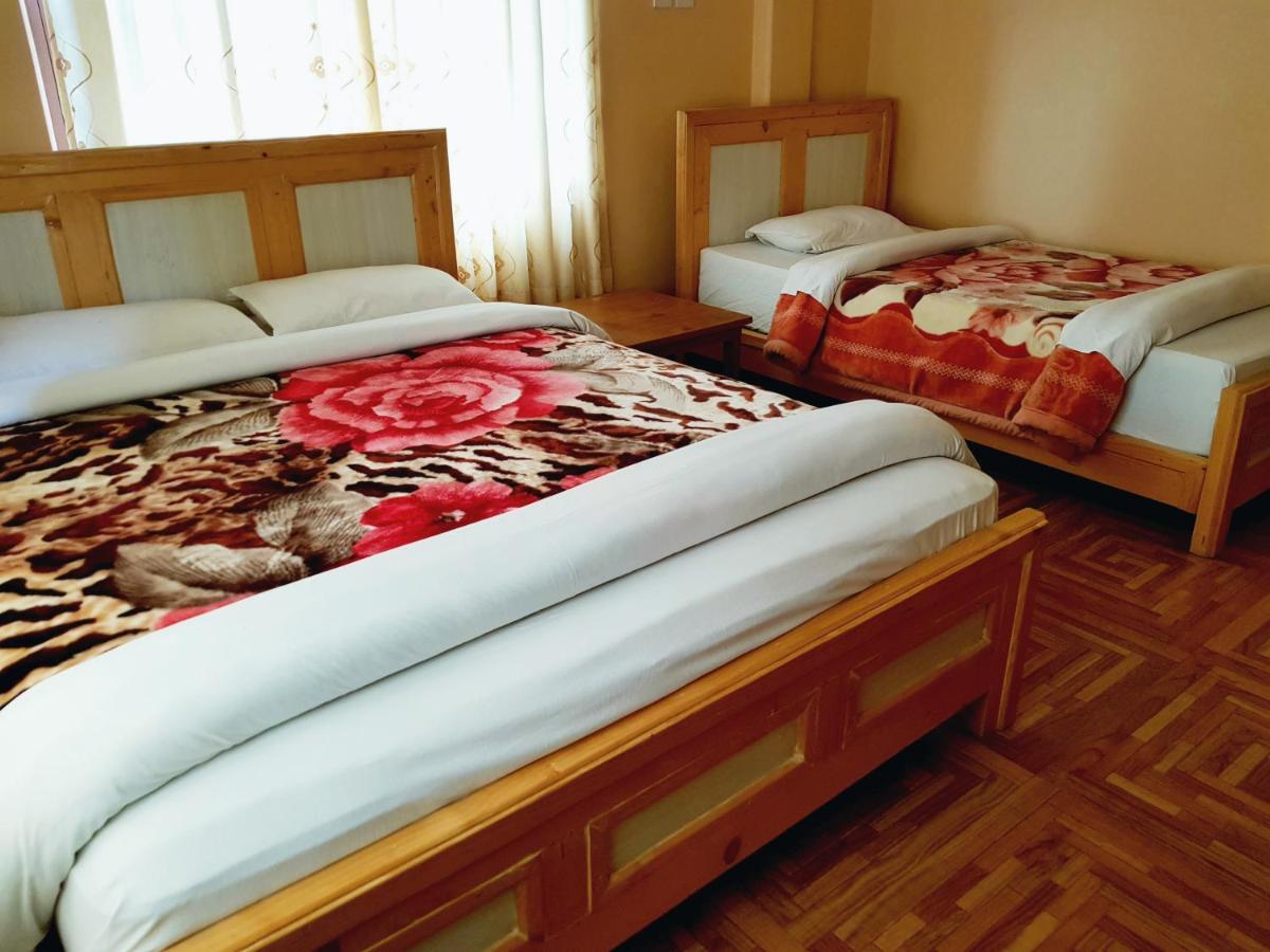 Hotel Diplomat Pokhara Buitenkant foto