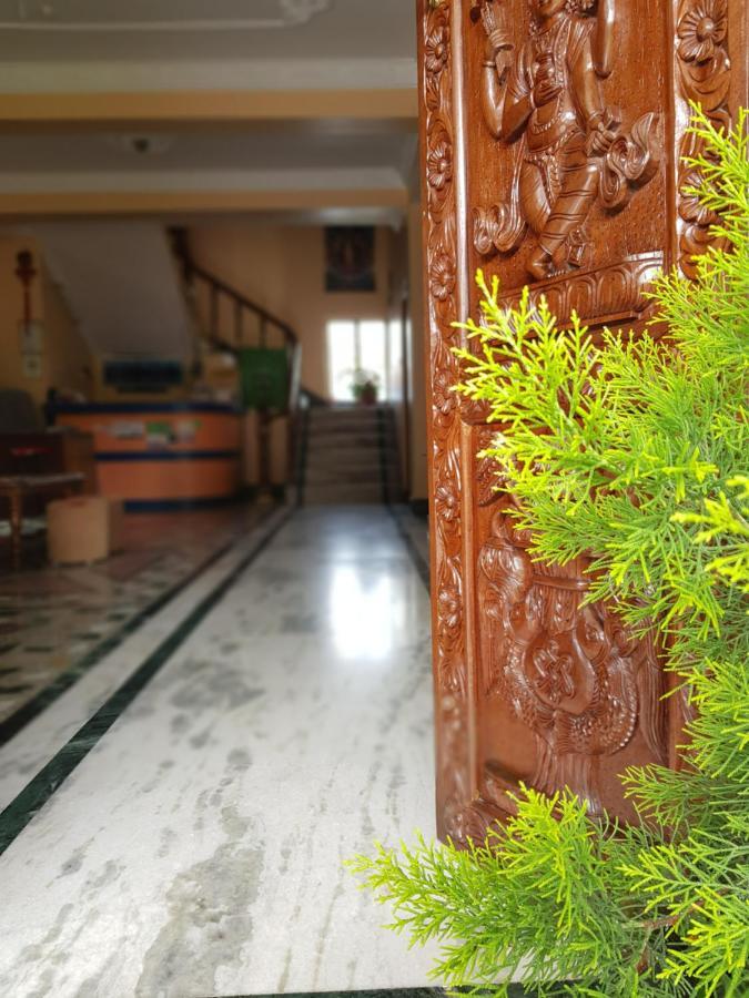 Hotel Diplomat Pokhara Buitenkant foto