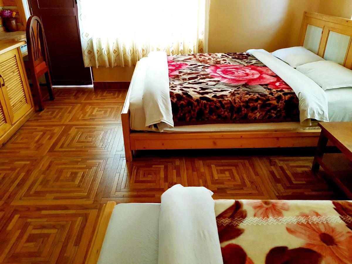Hotel Diplomat Pokhara Buitenkant foto